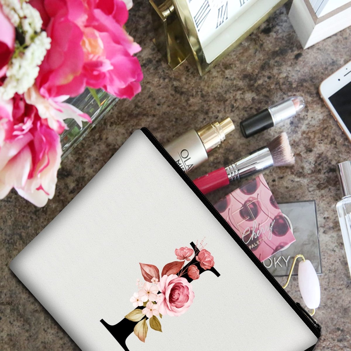 A - Z Personalized Makeup Bag,Birthday Gifts for Women – collection_name – Luxury Collection – Amazon affiliate